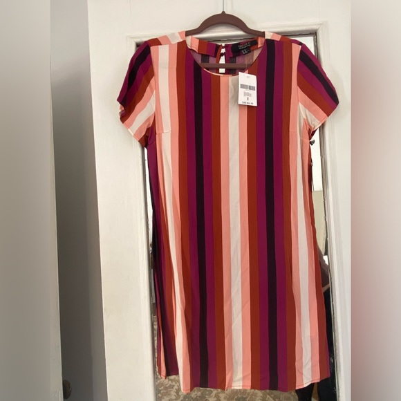 Forever 21 Contemporary Dress - Picture 2 of 3